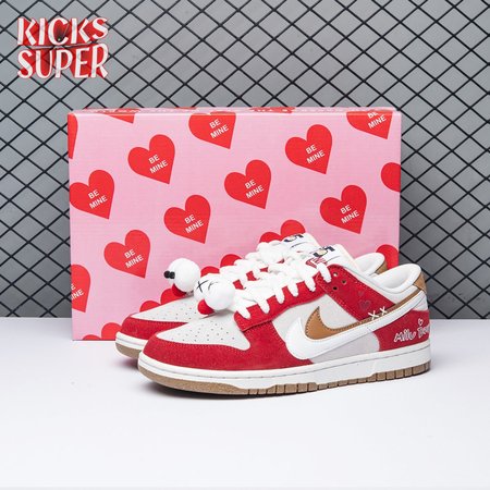 Nike Dunk Low SE Merry Christmas DO9457-112 Unisex